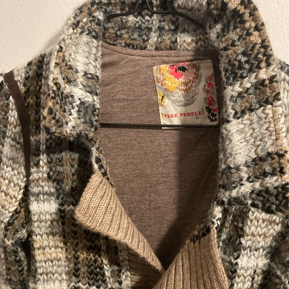 Y2k FREE PEOPLE PLAID SWEATER WITH BUCKLES - Picture 2 of 7